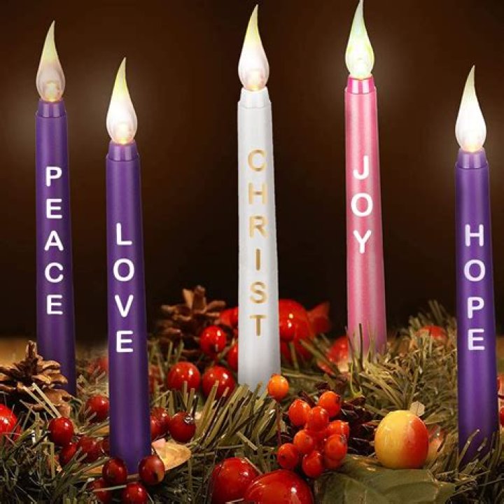 What are the 4 colors of the Advent candles in order?