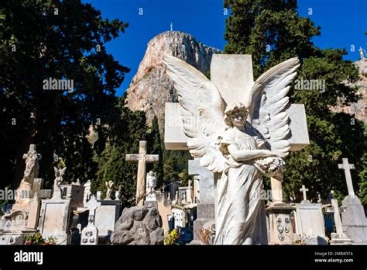 What did Clay do to Courtney in the cemetery?