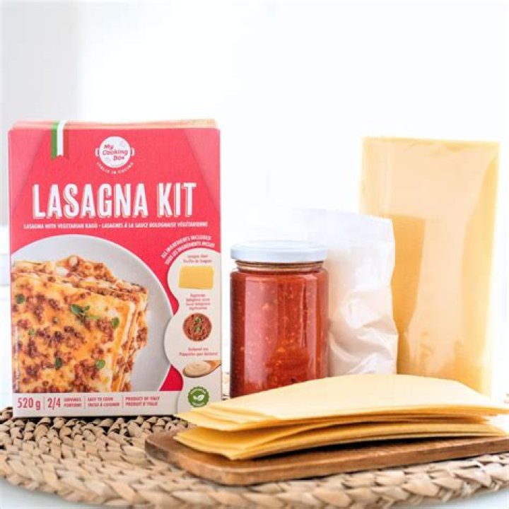 What did Hannah's mom keep in the lasagna box?