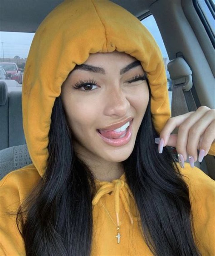 What does Latina girl mean?