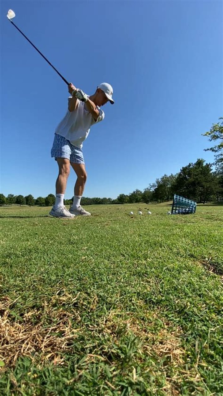What is considered a beginner golfer?
