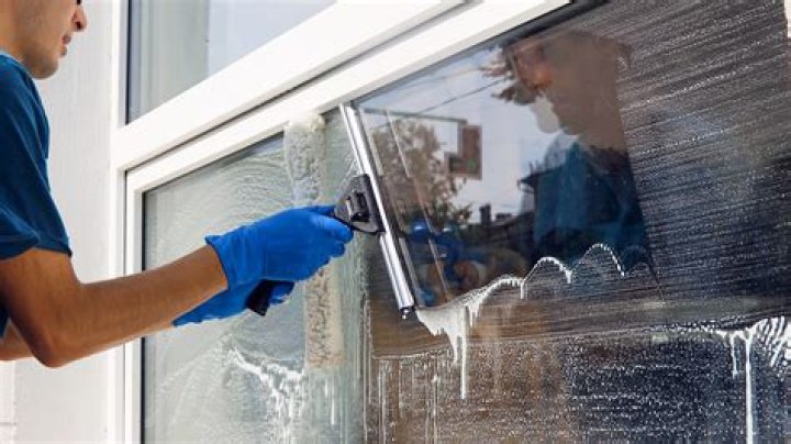 What is the best way to clean glass windows?