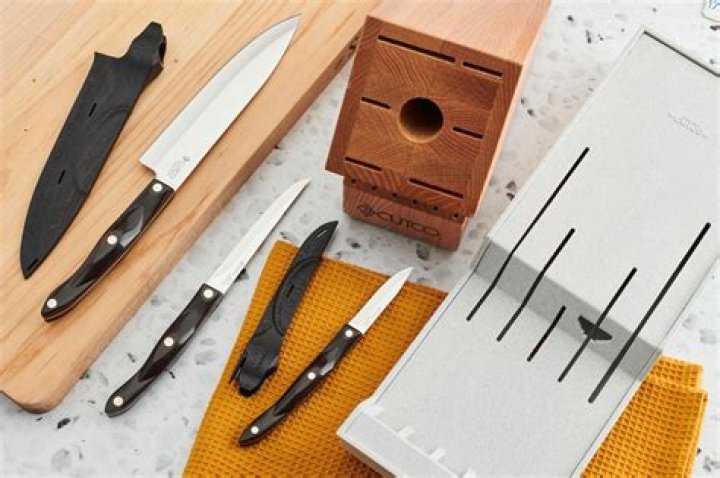 What is the best way to store kitchen knives?