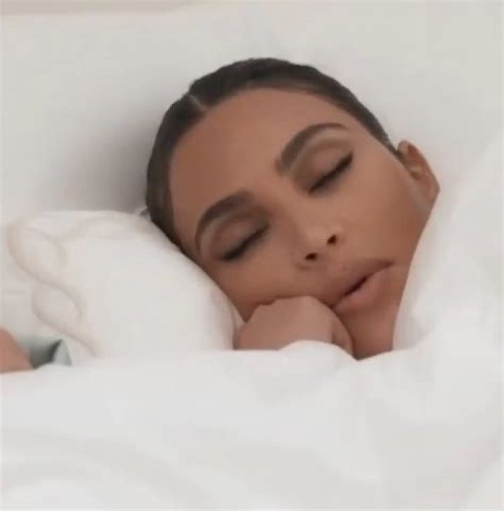 What time does Kim Kardashian sleep?