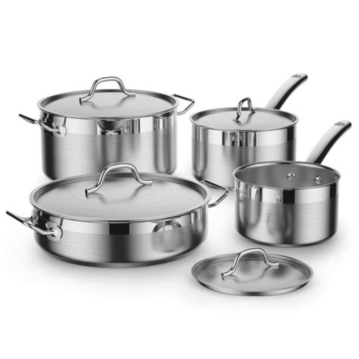Which saucepans does James Martin use?