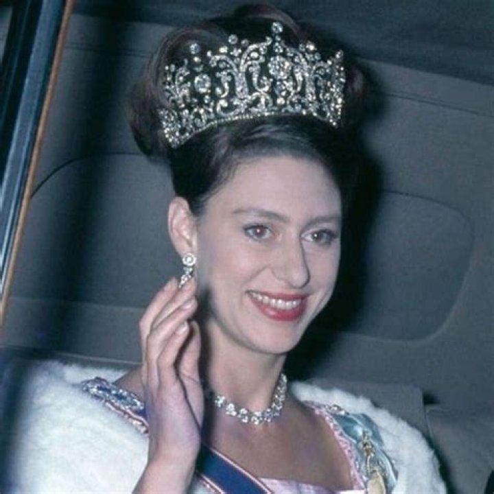 Who bought Princess Margaret's diamond necklace?