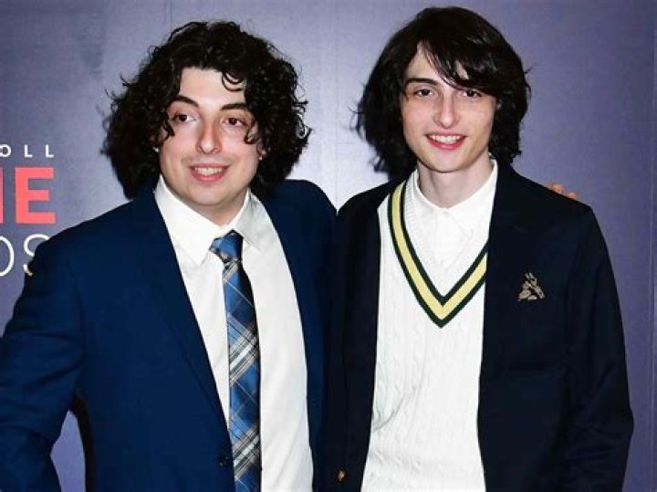 Who does Finn marry in Glee?