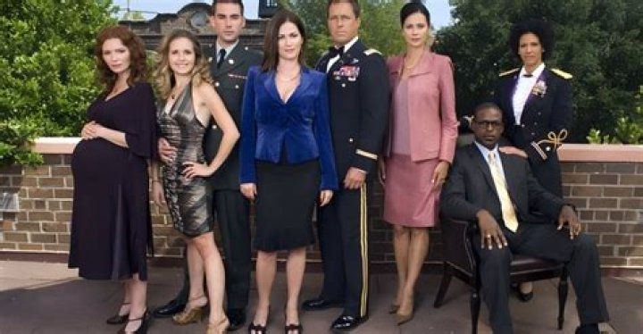 Who does Gloria end up with on Army Wives?