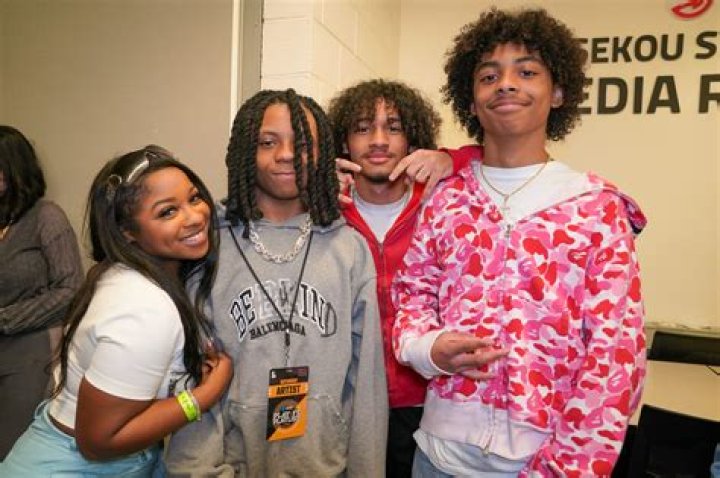 Who does Nivea have a kid with?