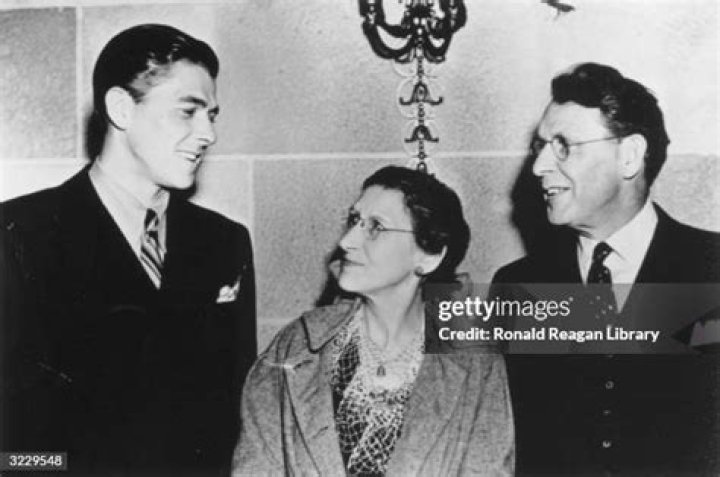 Who is the father of Willow and Nelle on GH?