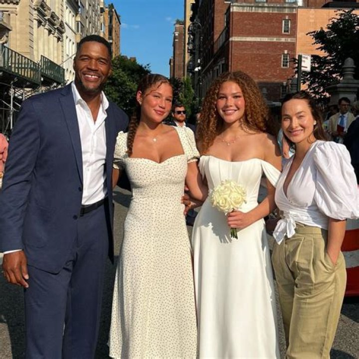 Who is the mother of Terry Bradshaw's three daughters?