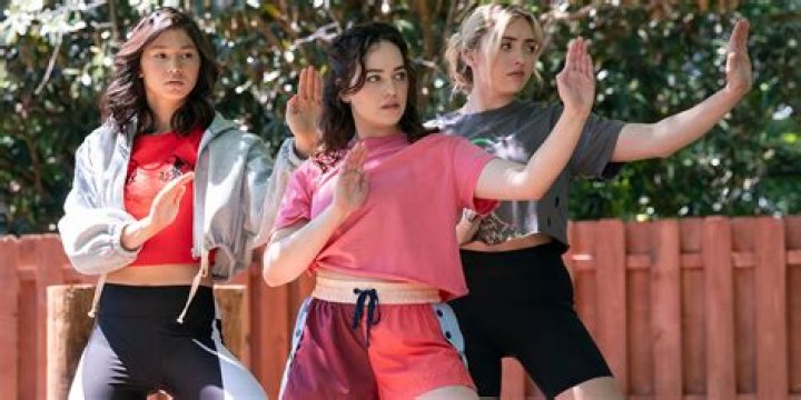 Who is Tori's dad in Cobra Kai?