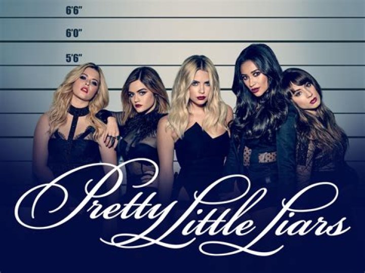 Who massaged Emily in Pretty Little Liars?