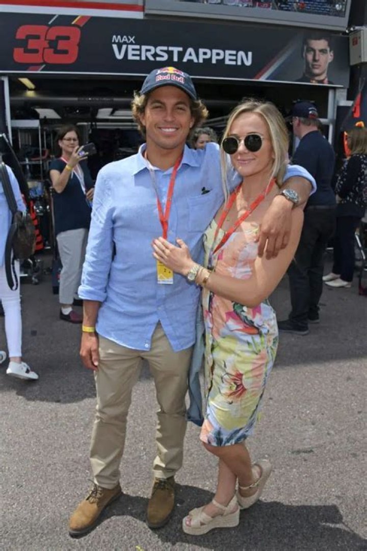 Who plays Lenny wife in River City?