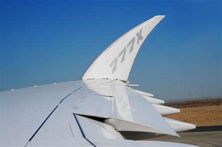 Why are 737 wing tips bent?