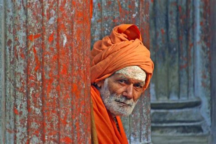 Why do Hindu wear orange?