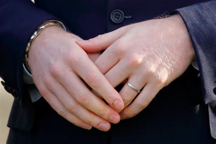 Why doesn't Prince William wear a wedding ring?