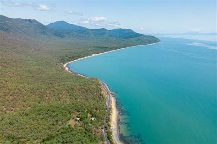 Why is Cairns so hot?