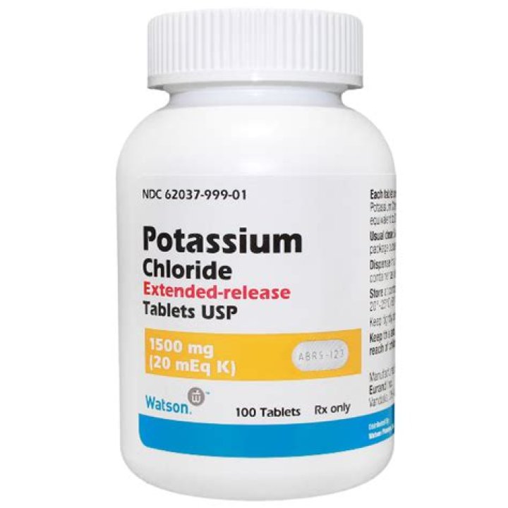 Why is potassium chloride not used as a salt bridge?