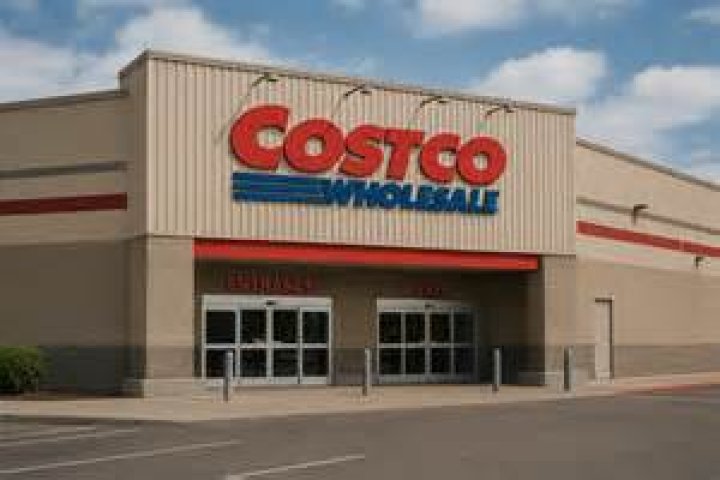 Why is Titleist suing Costco?
