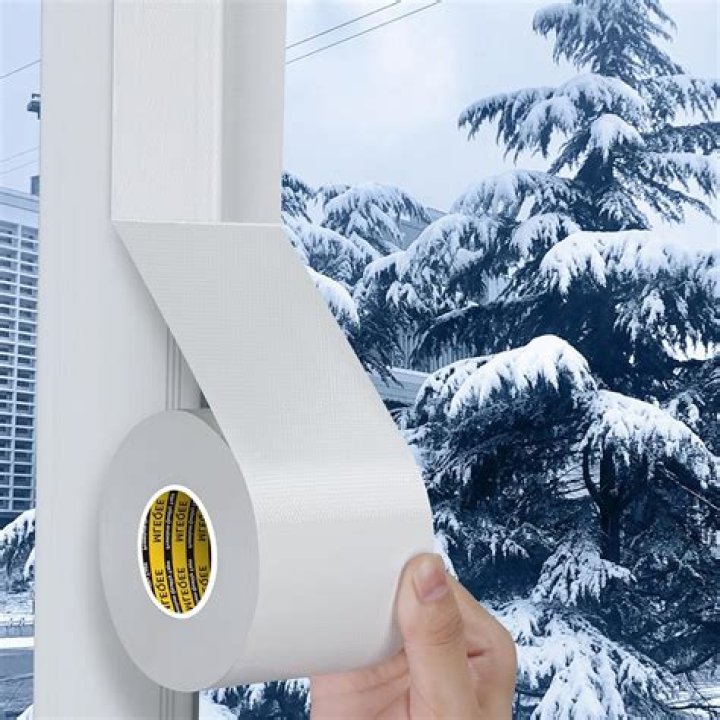 Will duct tape hold up in rain?