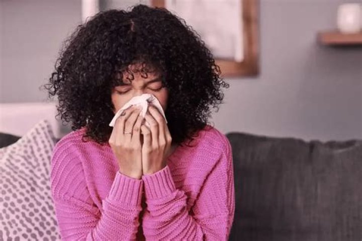 Will wearing a mask help with mold allergies?